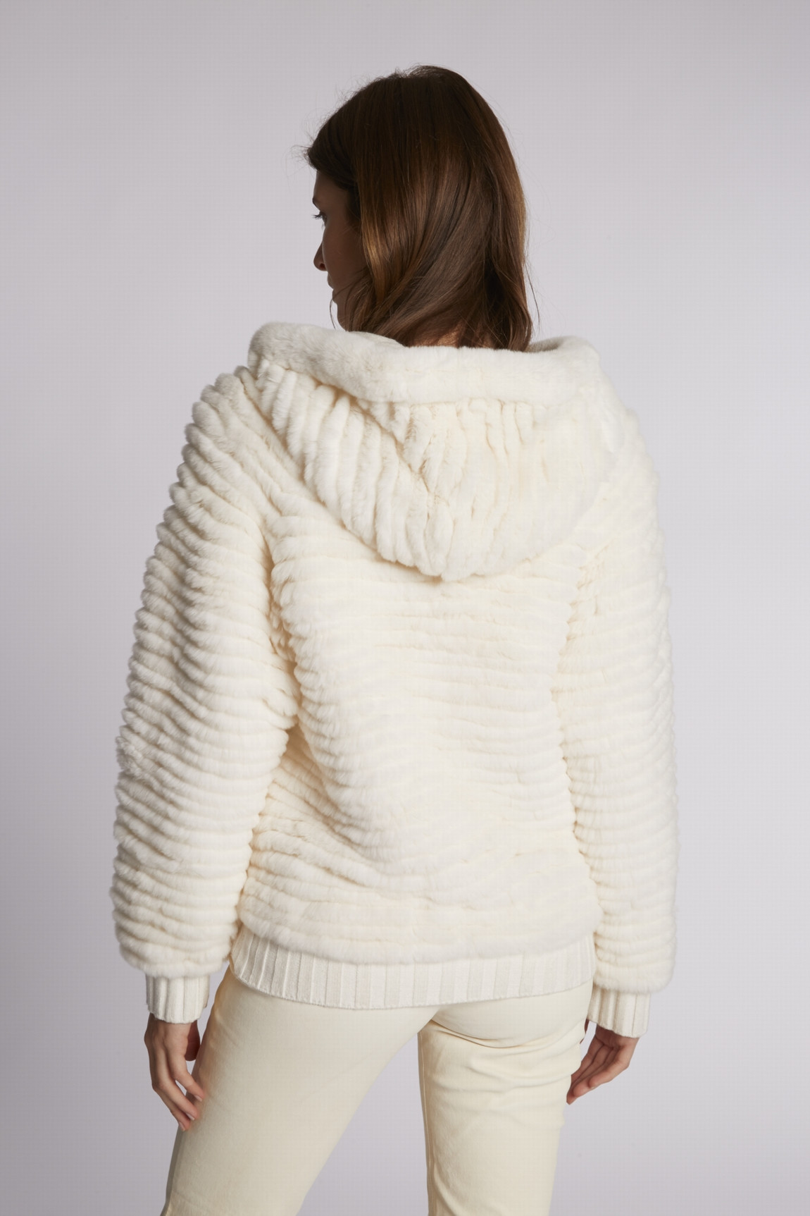 GILET EN MAILLE ET REX SWITELIA